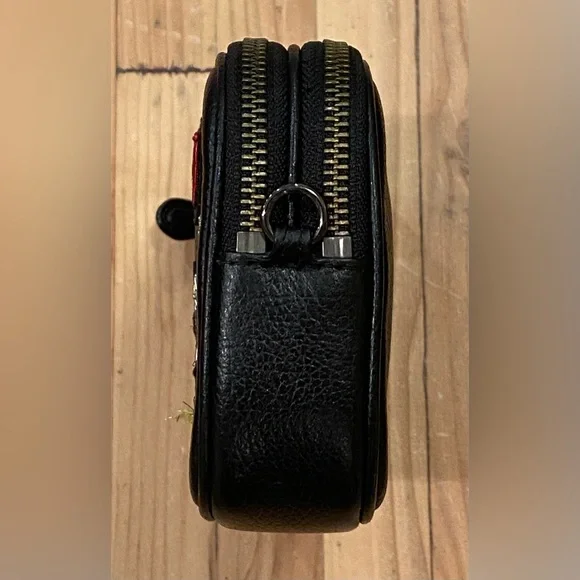 Coach CROSSBODY CLUTCH IN GRAIN LEATHER WITH SOUVENIR EMBROIDERY - Picture 8 of 12